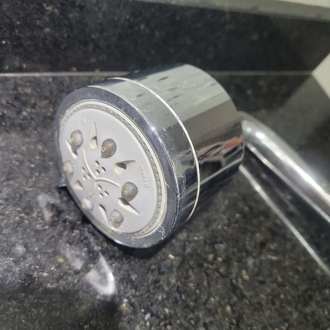 Deca Ducha Articulada para aquecimento a gás, com Crivo Móvel - Foto 2