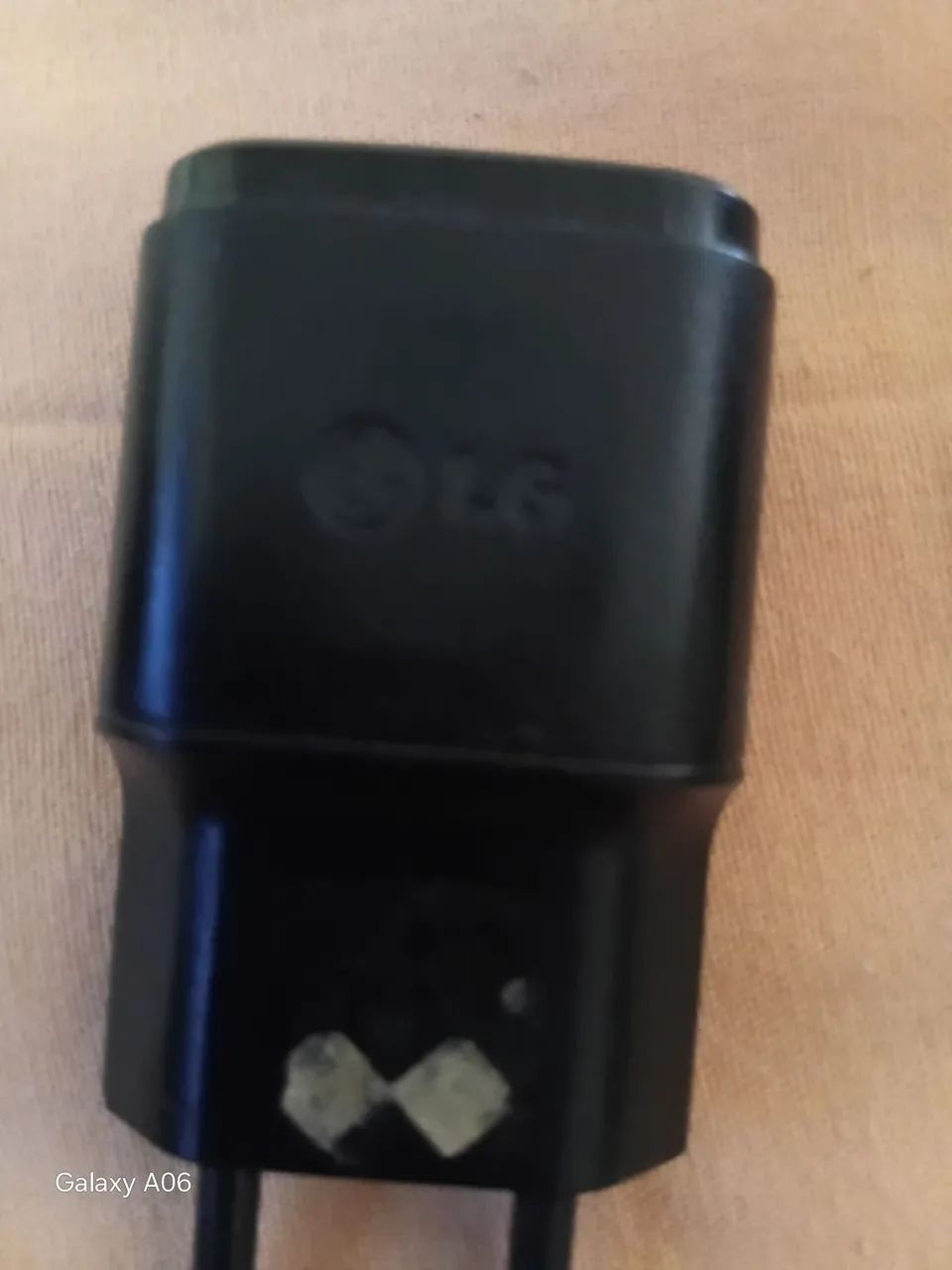 Vendo carregador original vai com 2 fontes - Foto 3