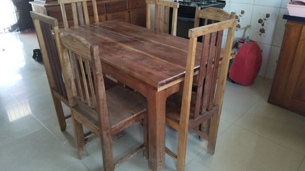 Mesa de jantar com 5 cadeiras