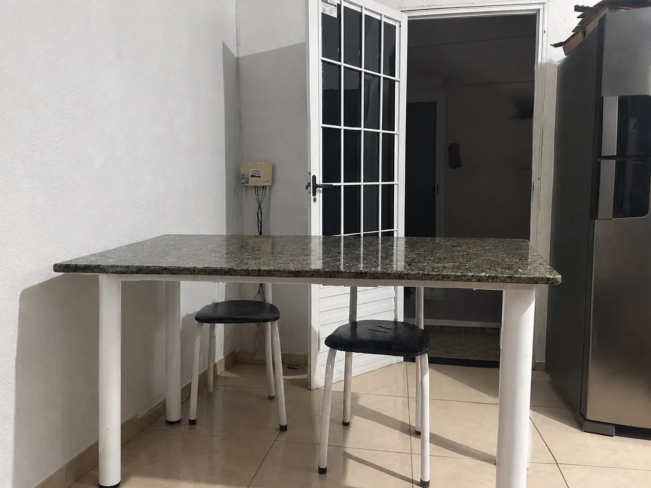 Mesa de mármore 4 cadeiras  - Foto 3