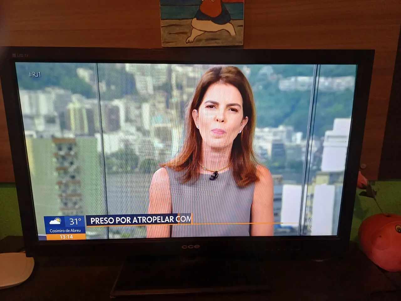 TV cce 32 polegadas antiga em ótimo estado, vai com controle remoto 