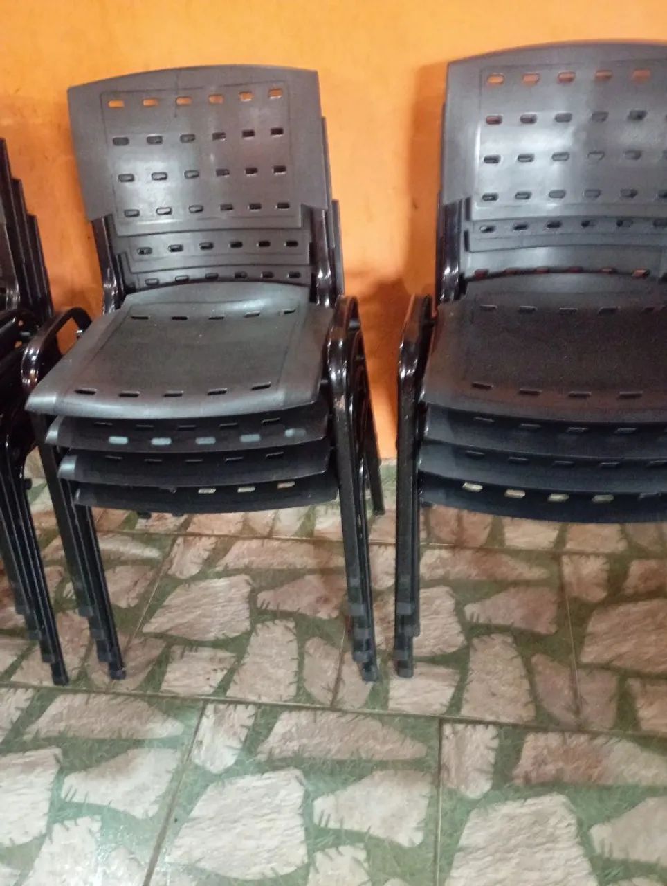 Vendo 100 cadeiras super resistente,,sem avarias super novas $ 70 cada  - Foto 3