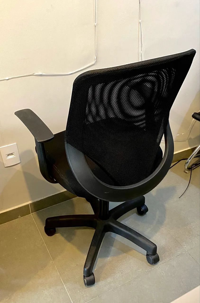 CADEIRA PRETA RODAS ESCRITÓRIO  - Foto 2