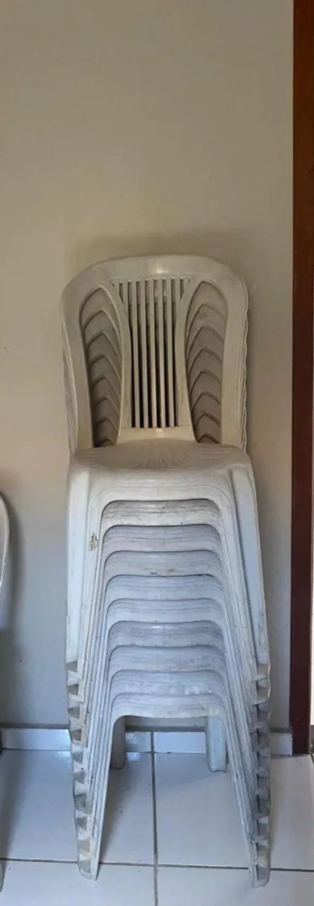 Cadeiras práticas 40 reais cada uma