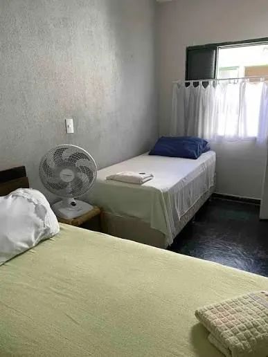 Procuro quarto individual ou duplo para alugar