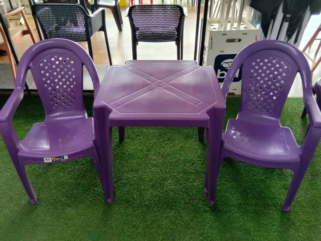 MESA COM POLTRONA DE PLASTICO roxa - Foto 2