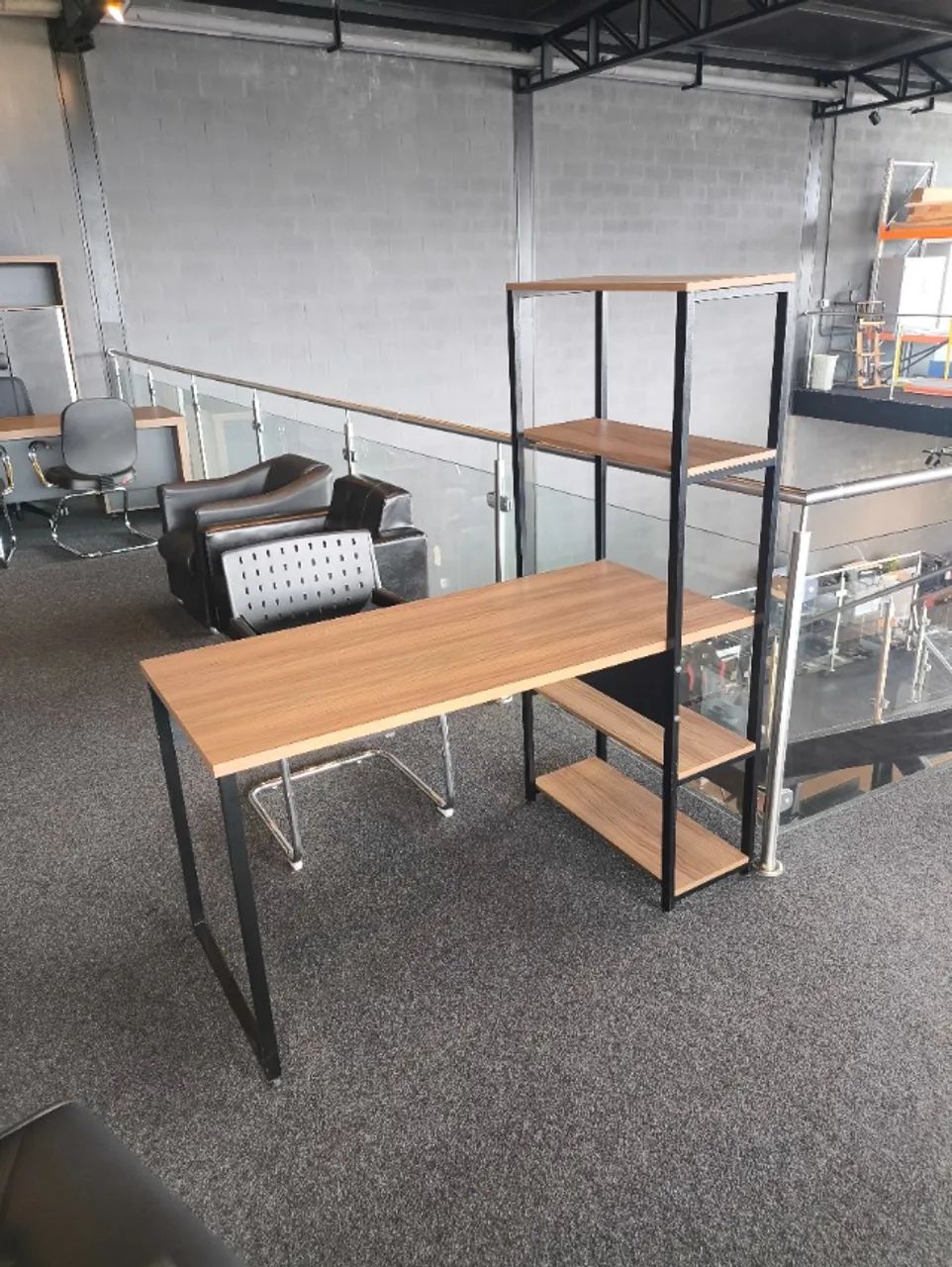 Mesa de Escritório Escrivaninha com 5 Prateleiras - 0,75x1,35x0,60cm - MEGA OFERTA!!