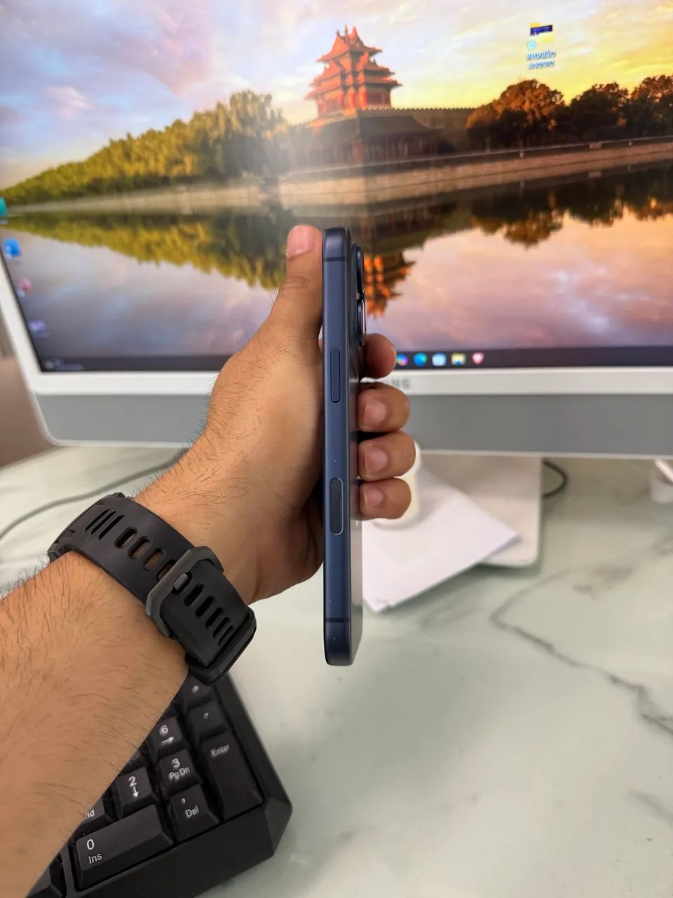 iPhone 17 pro 256 azul  - Foto 2