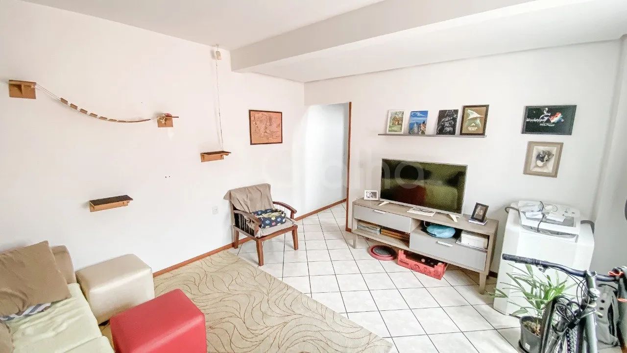 Casa de 253m² com 8 quartos na Trindade