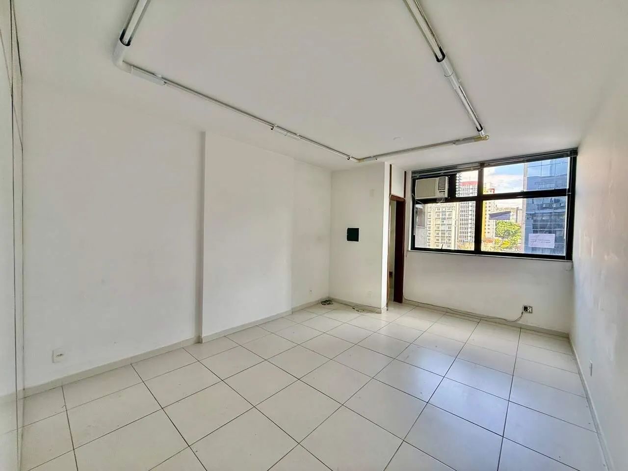 (82649) para aluguel - Sala com , no Savassi - Foto 2