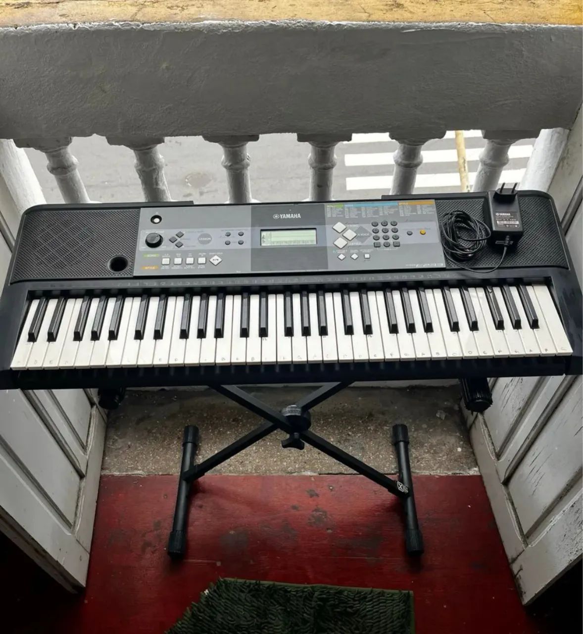 Teclado Yamaha PSR-E233 - Funcionando perfeitamente - Foto 2