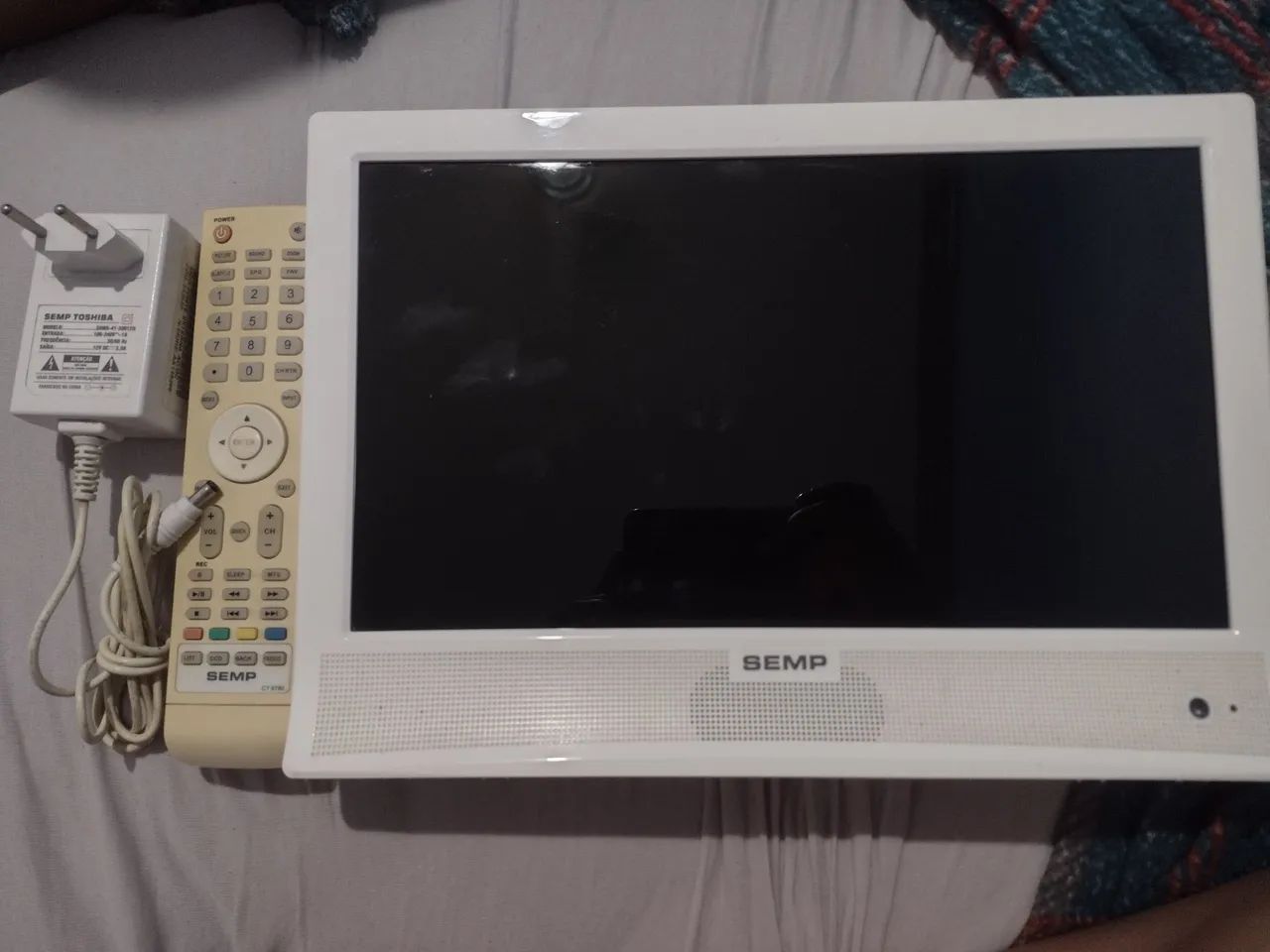 Vende-se TV Semp Toshiba HDMI 14 polegadas 12W. - Foto 2