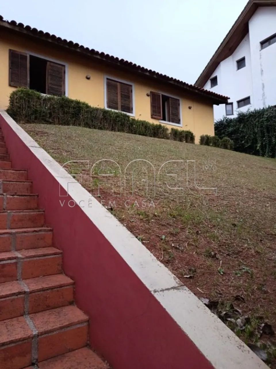 Casa em terreno com 438m², 3 vagas| Jardim Leonor. - Foto 3