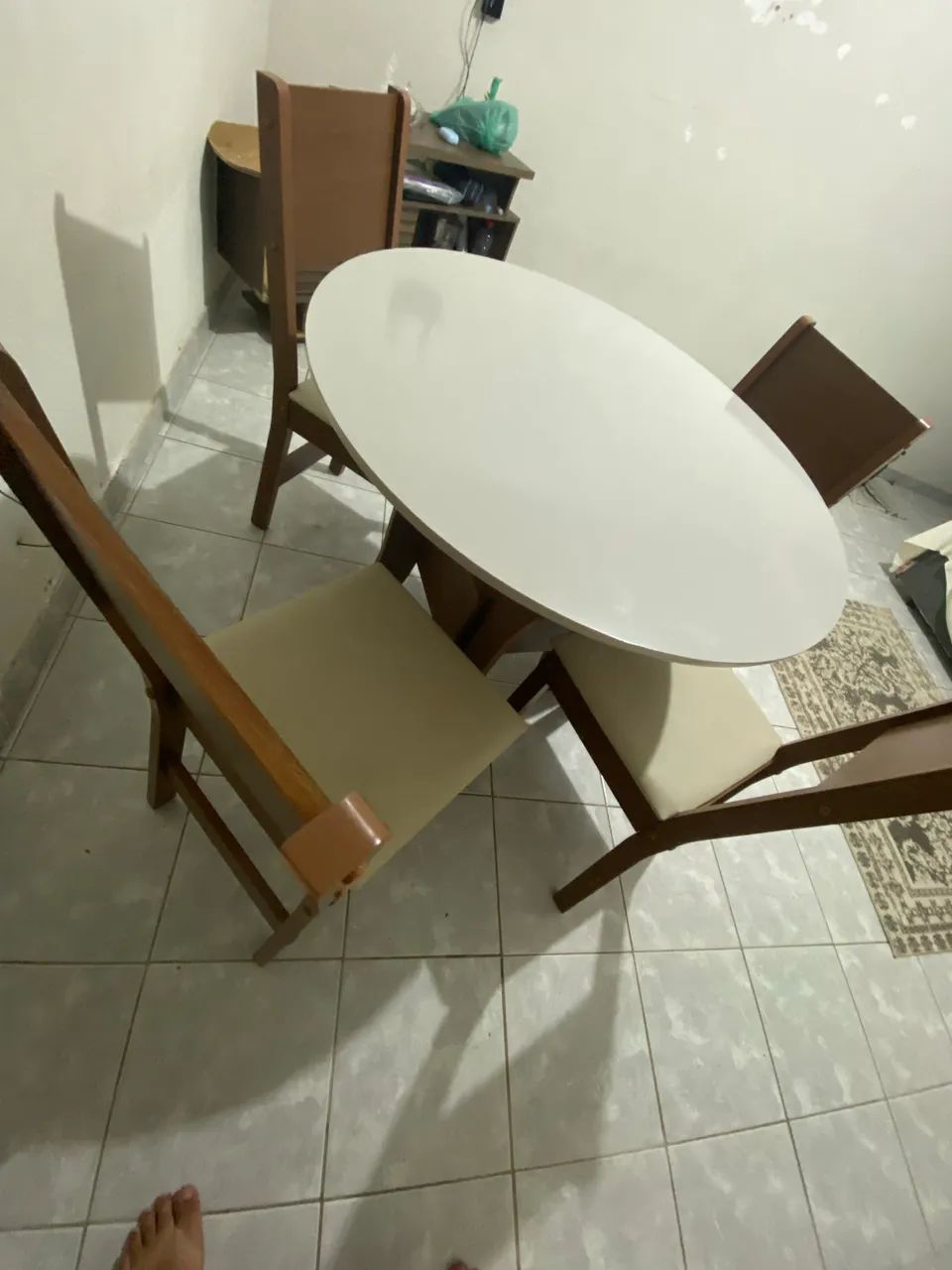Mesa com 04 cadeiras 467357254843770880