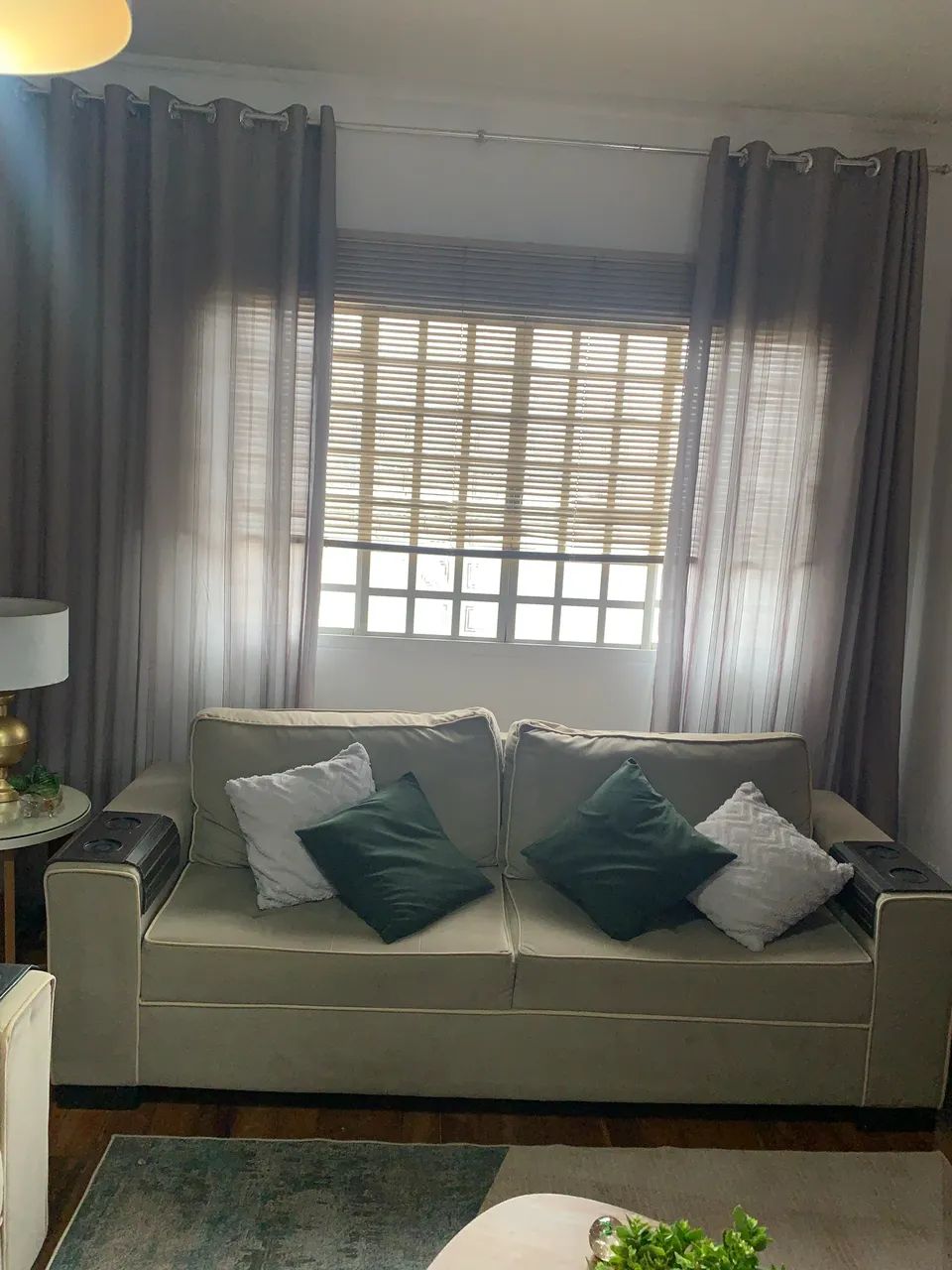 Vendo sofá de três lugares e dois lugares comprei moveis del verde - Foto 5