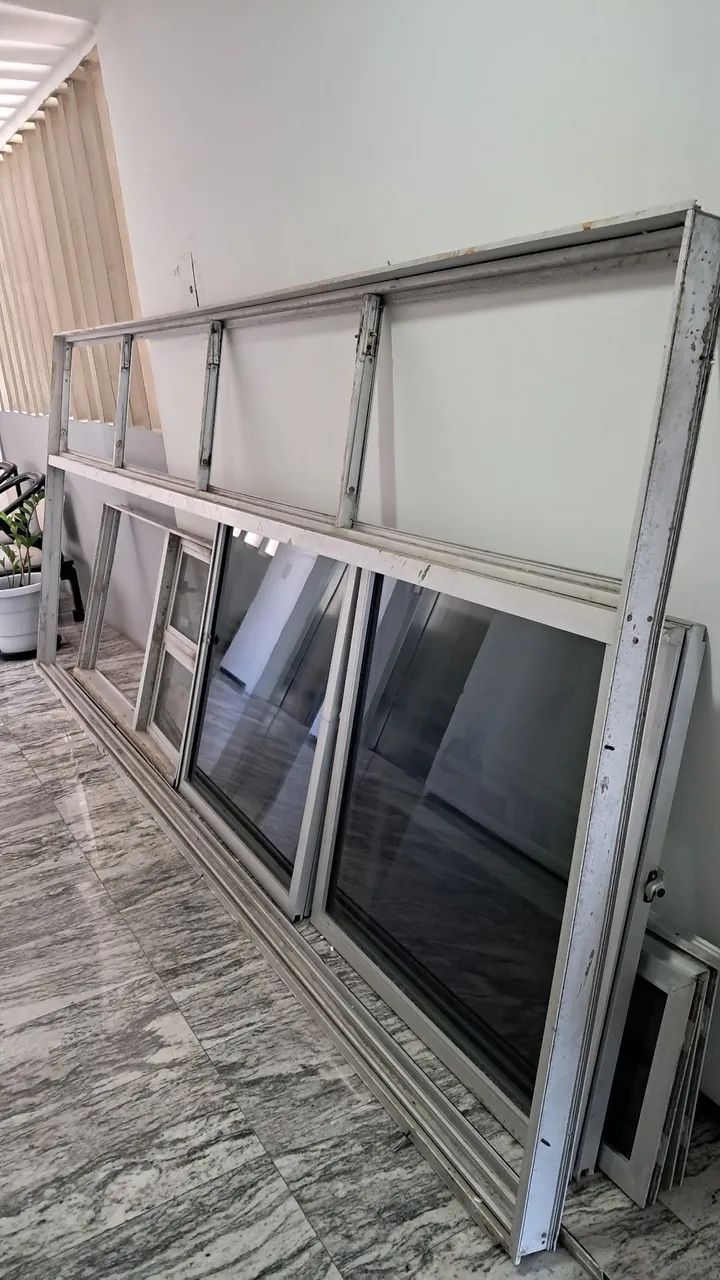 Janelão em alumínio, vendo!