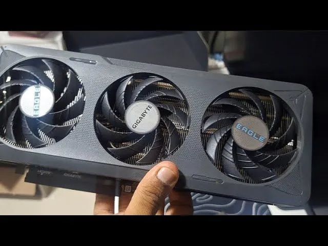 Rtx 5060 triple fan gigabyte  - Foto 2
