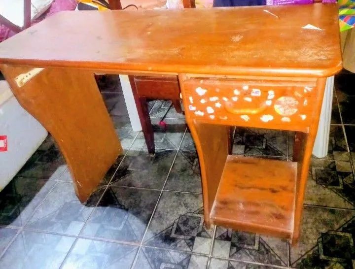 $250 MESA ESCRIT COMPUTADOR