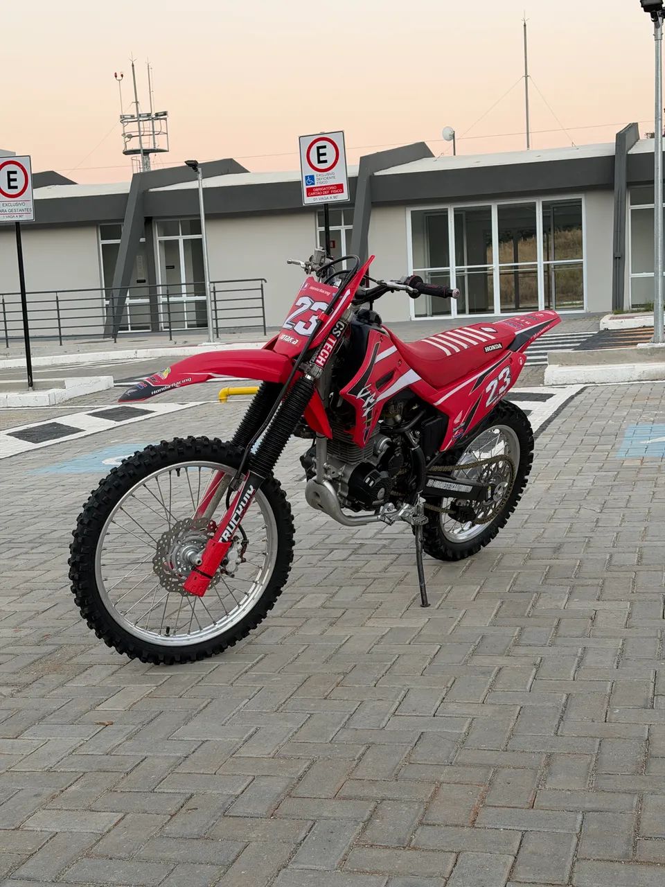 CRF 230F - Foto 2