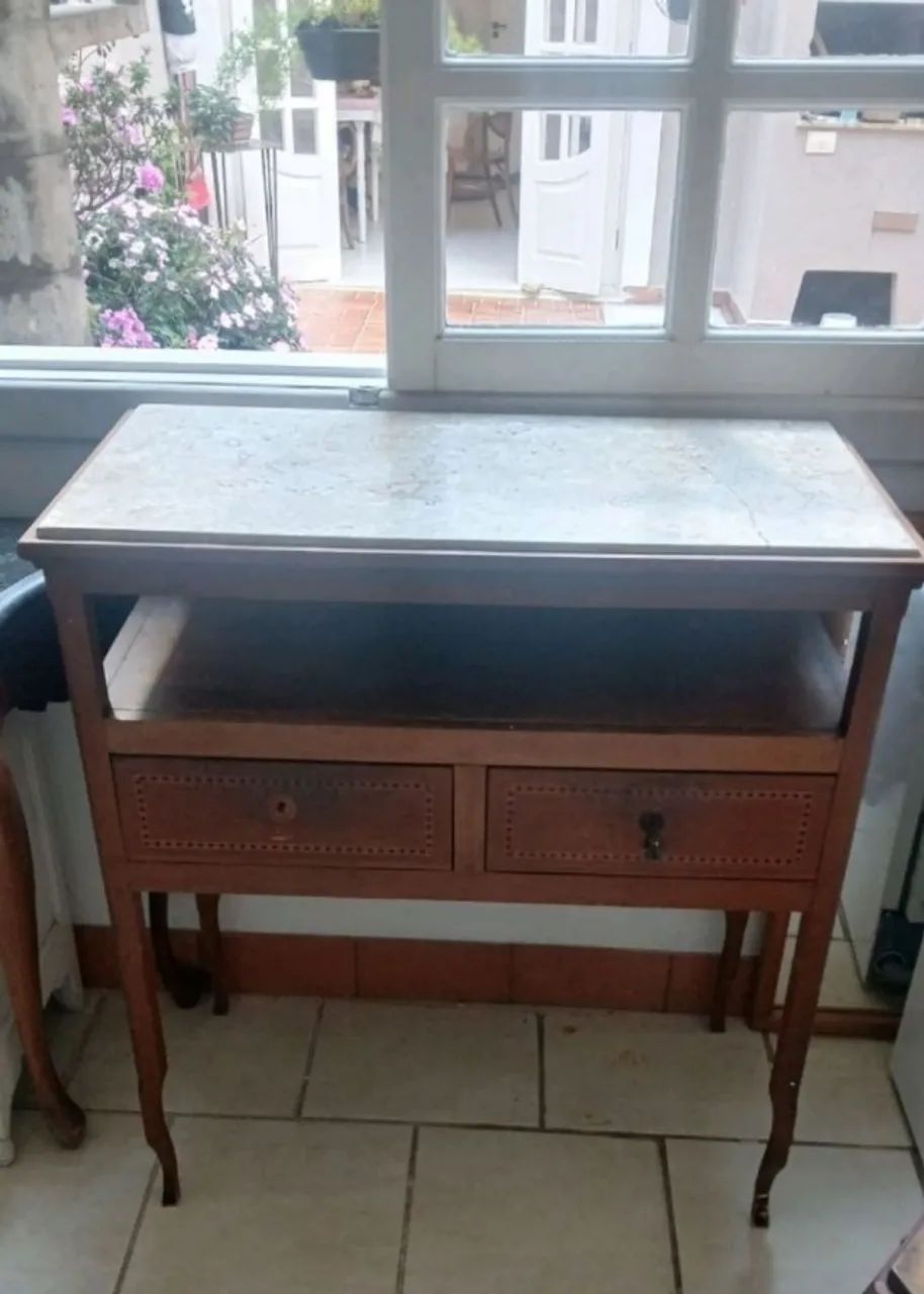 mesa antiga em madeira maciça e tampo em granito com 2 gavetas