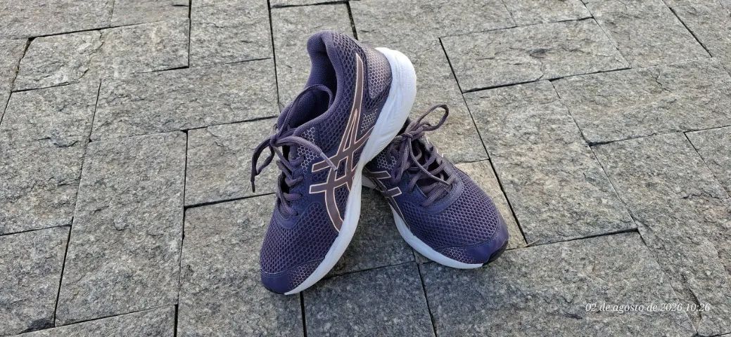 Tenis Asics Buzz 4 GS número 35, cor ROXO