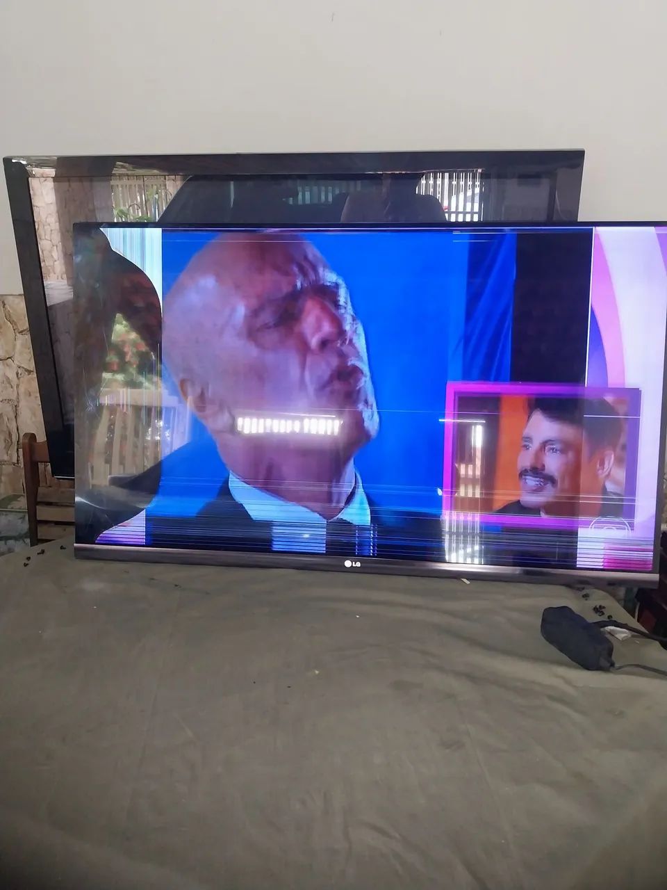 Tv lg smart 47pol. 3D tela trincada funcionando normal - Foto 3