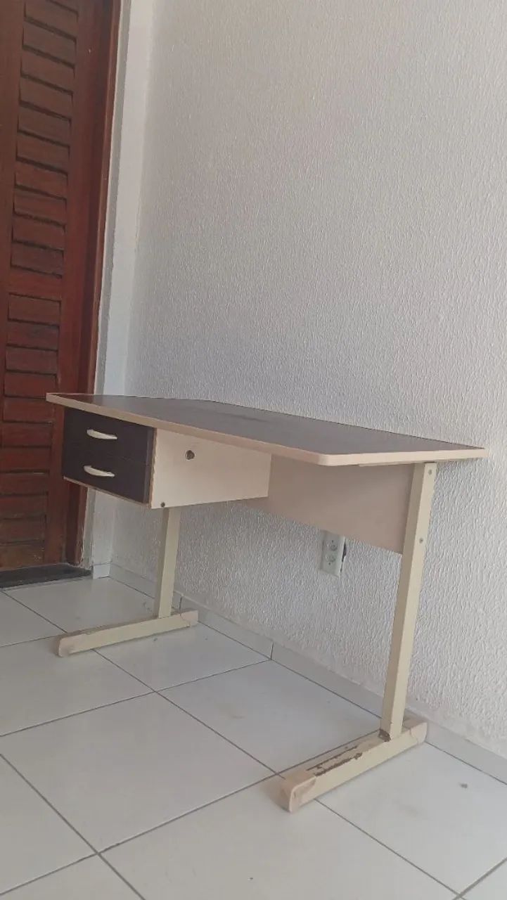 ESCRIVANINHA COM CHAVE INCLUSA