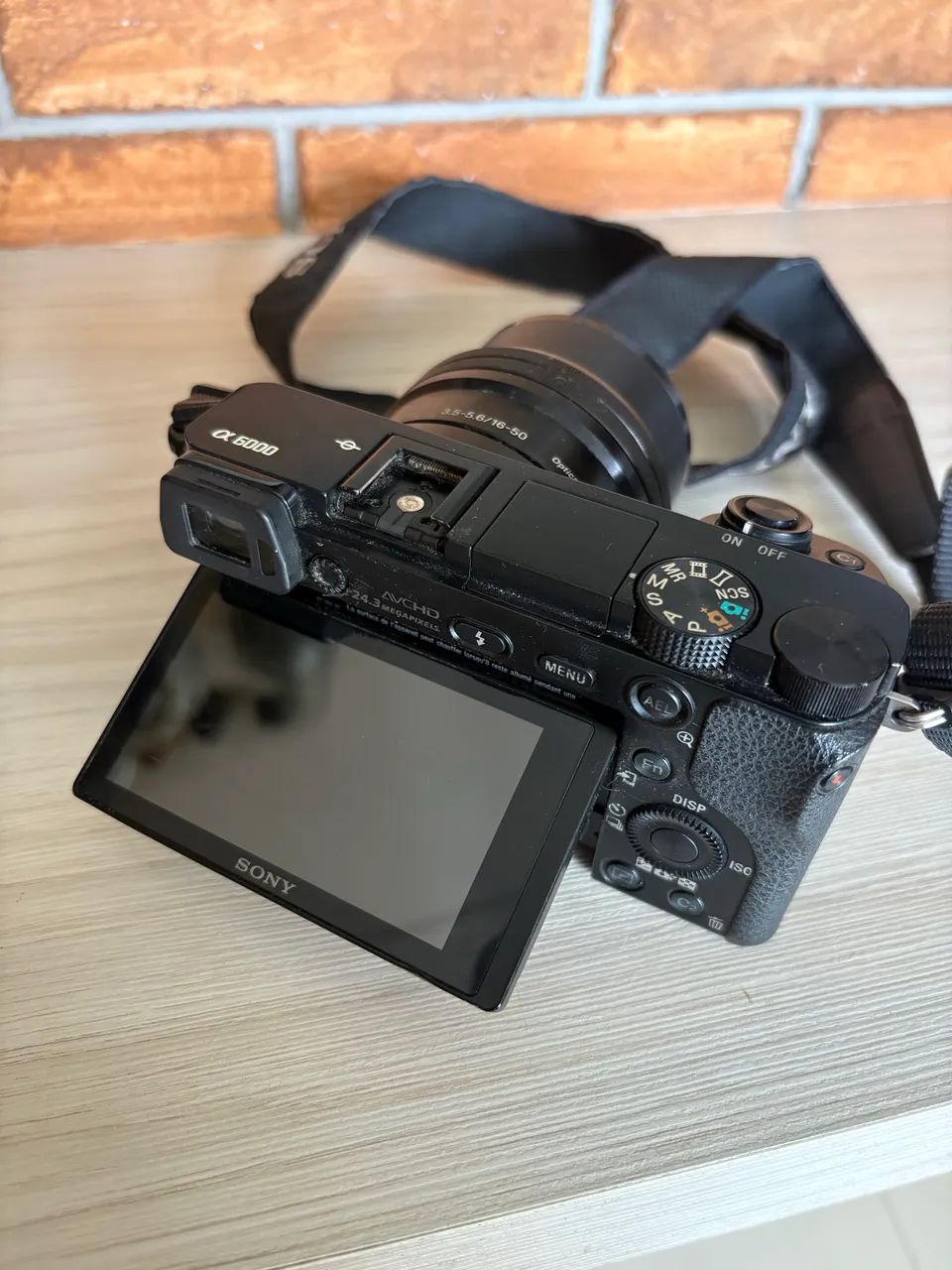 Câmera Mirrorless Sony Alpha a6000 - Kit Completo - Foto 2
