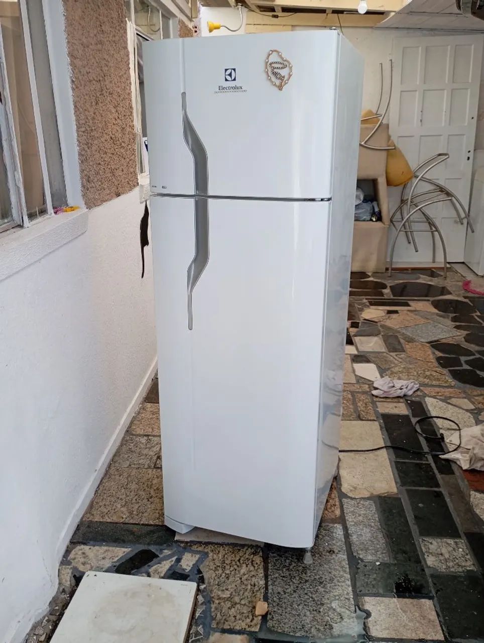 Vendo geladeira Eletrolux seme novinha valor 1350 - Geladeiras e