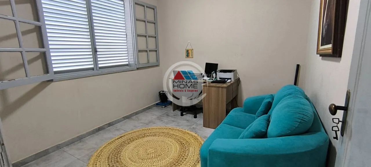 Casa grande, reformada, excelente localização - Foto 4