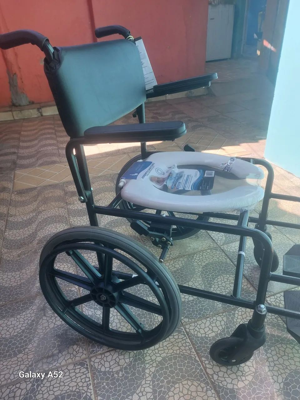 cadeira de rodas pra banho nova - Foto 4