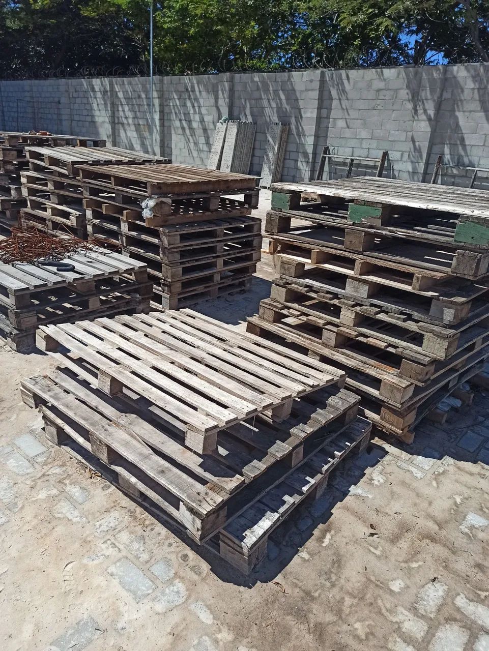 Vendo pallet de madeira usado