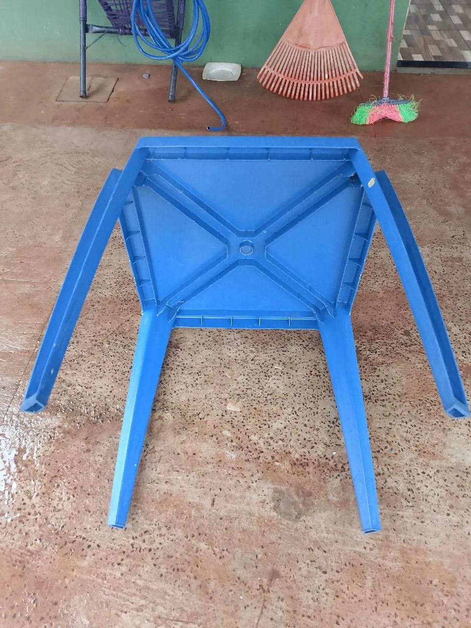 Mesa de Plástico Azul Reforçada (Estilo Bar/Boteco) - Foto 2