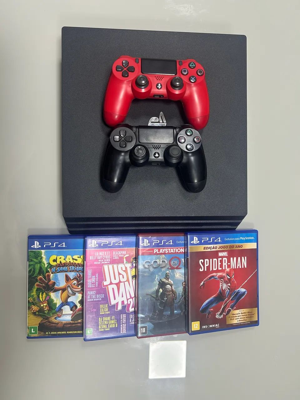 PS4 PRO 1tb 2 controles e jogos 