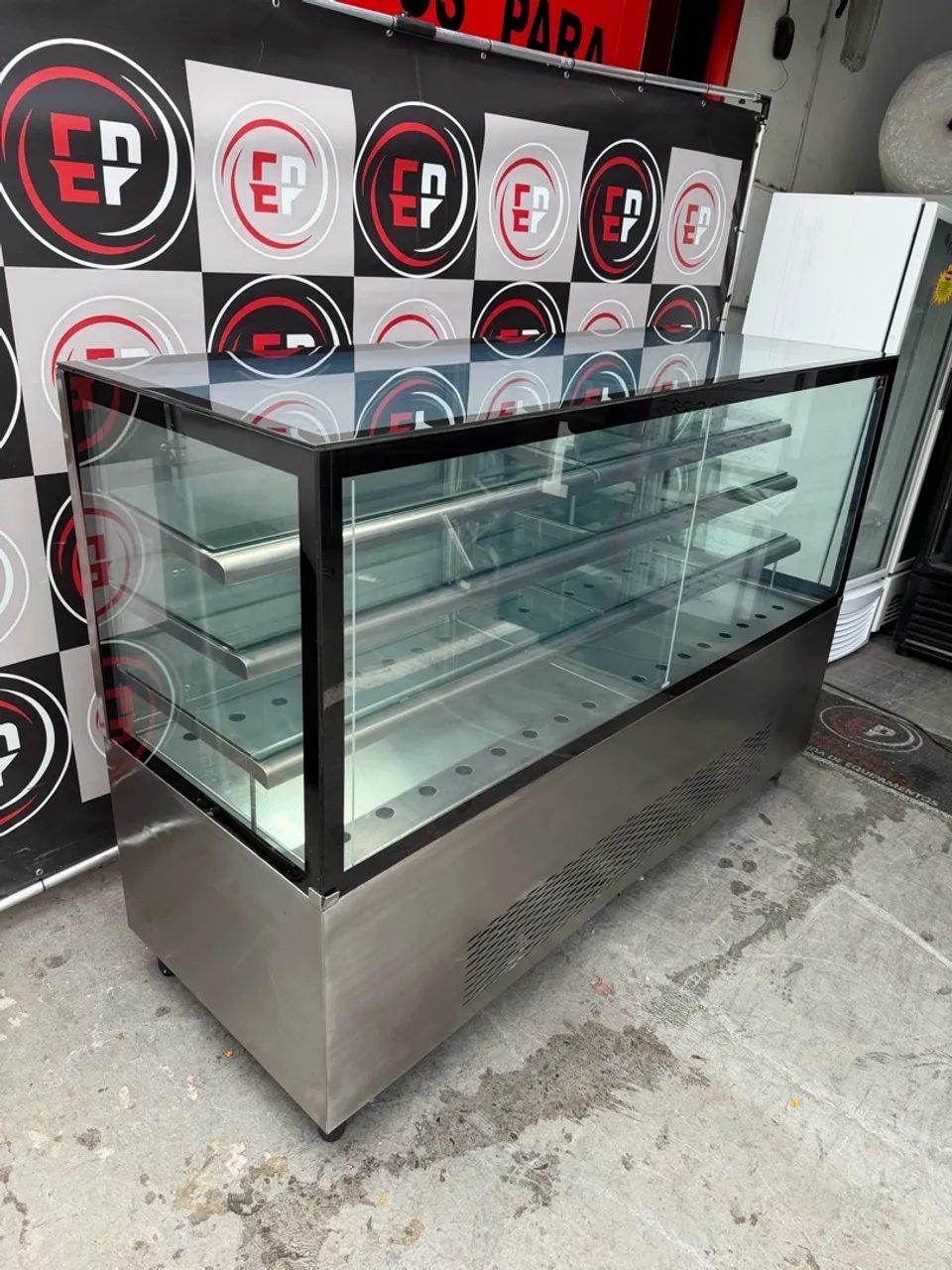 VENDO UMA VITRINE EXPOSITORA REFRIGERADA ESTADO DE NOVA - Foto 2