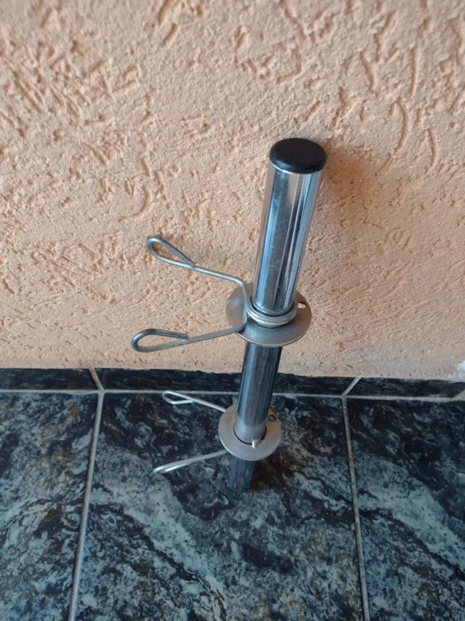  kit  anilhas 1 k e 2 k ,barra com presilhas +  pesos pernas  - Foto 2