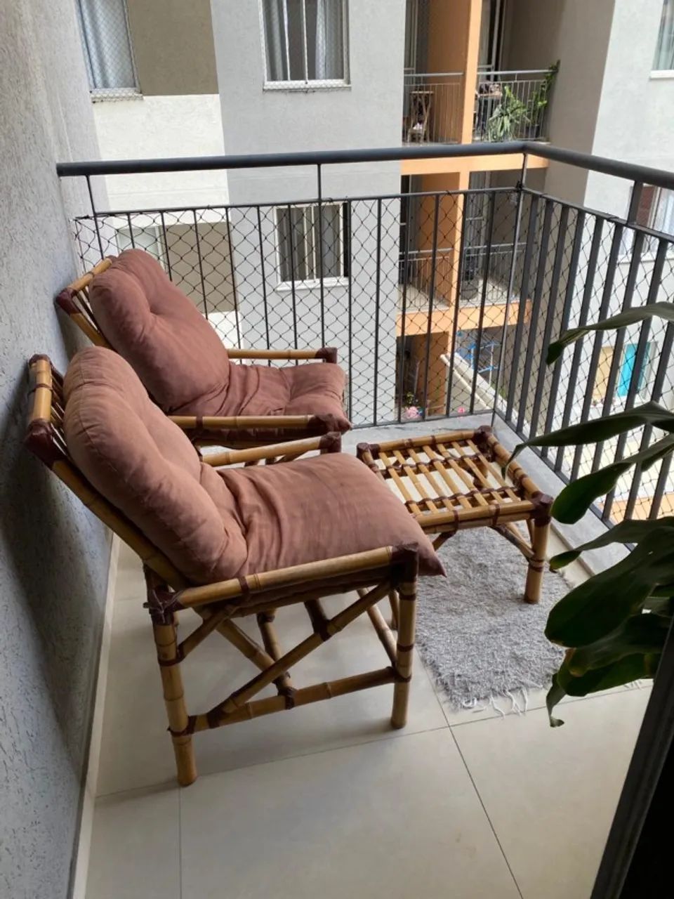 Kit cadeira de Bambu com 2 Poltronas e uma mesa de centro - Foto 3