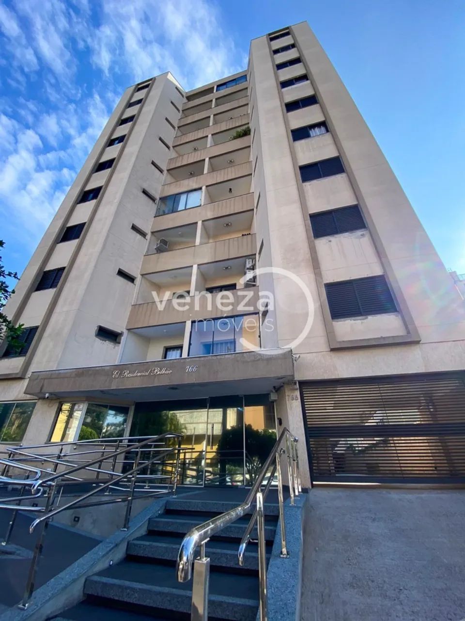 Apartamento para alugar no Edifício Bilhão, região Central
