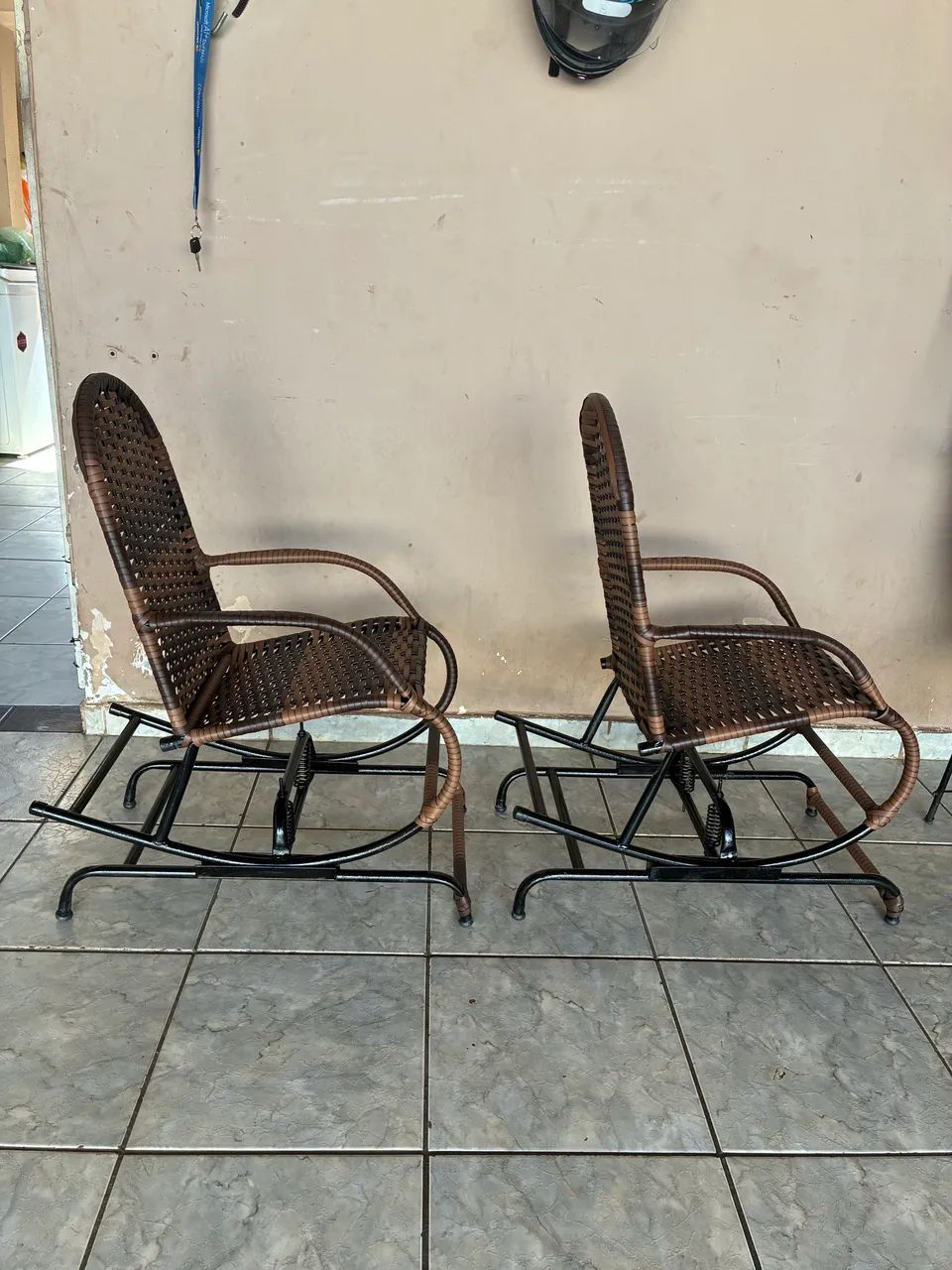 Vendo 2 cadeiras de balanço infantis em fibra sintética  - Foto 2