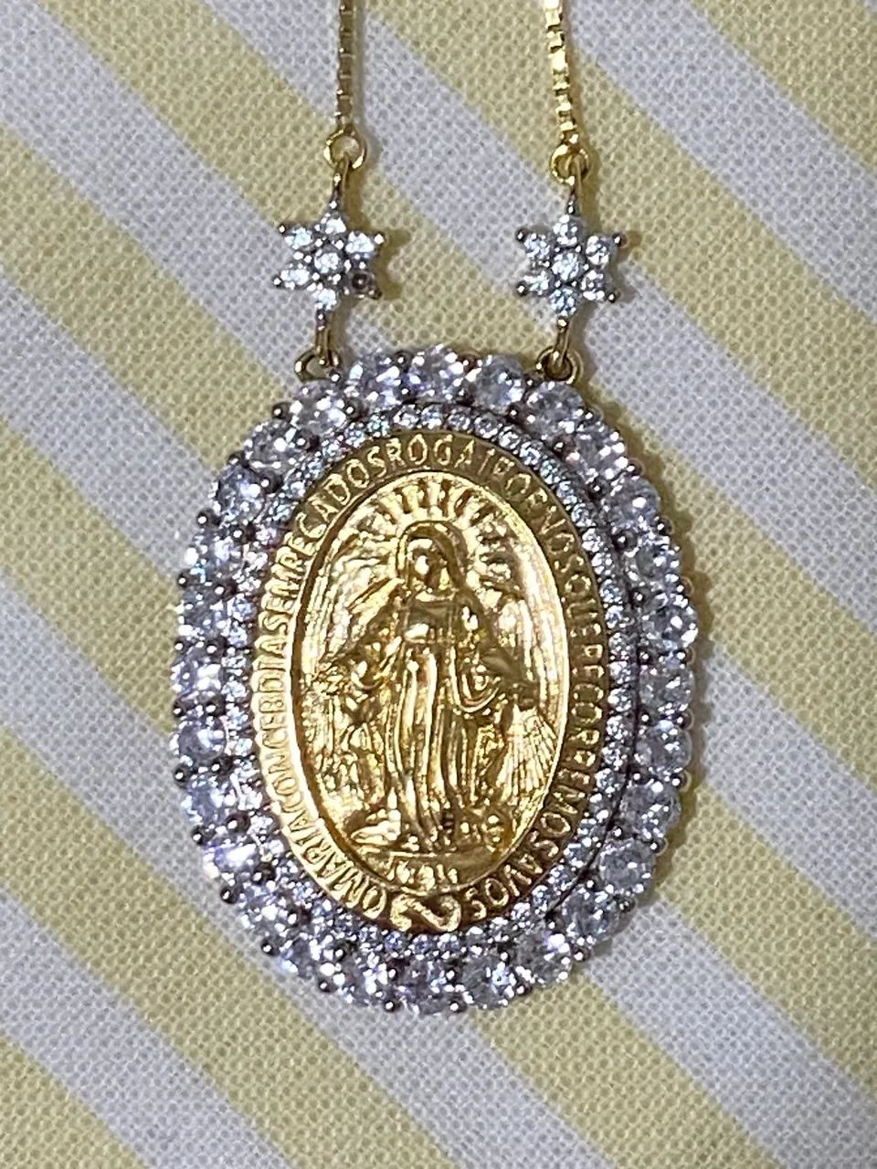Colar Nossa Senhora dourado cravejado