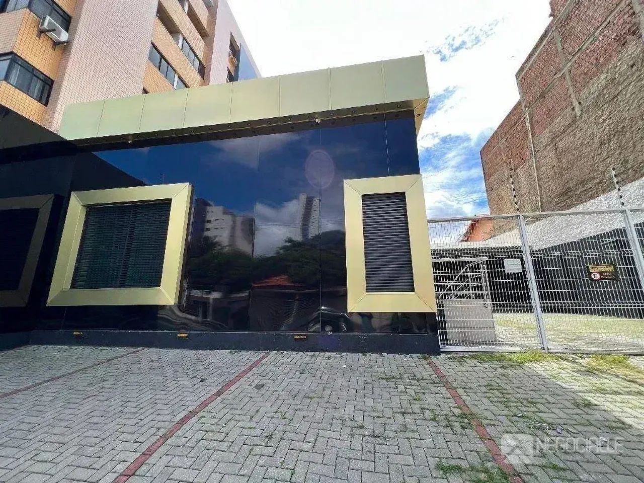 Ponto comercial com mobília e estacionamento na João Quirino - Foto 2
