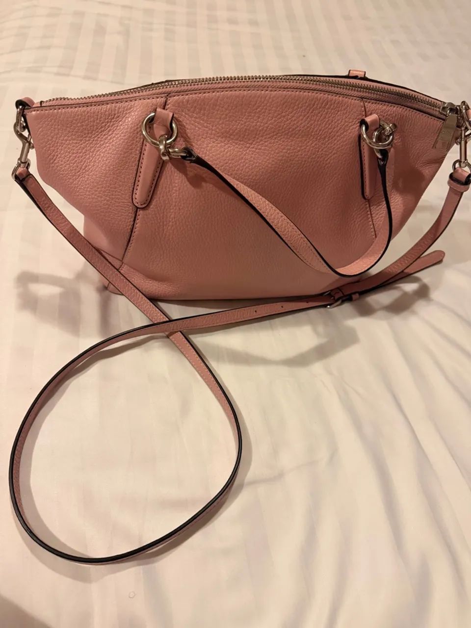 Bolsa coach com chaveiro  - Foto 2