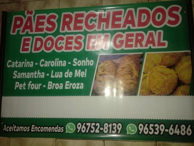 Vende se paes recheados e doces em jeral