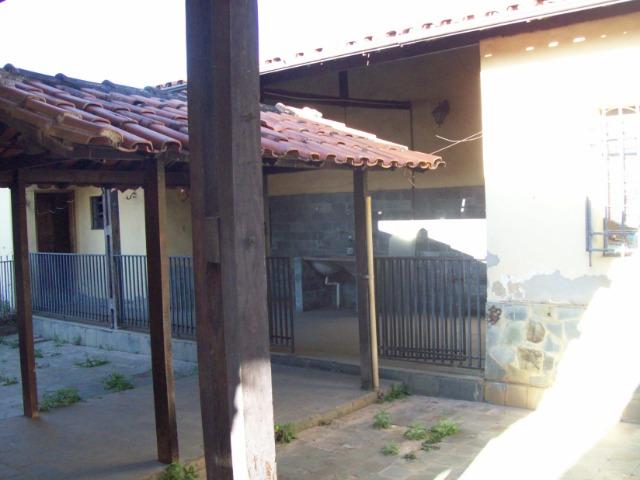 Casa colonial , 3 quartos , 4 vagas , habite-se , joão pinheiro , BH - Foto 18
