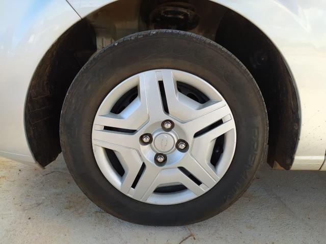 Oportunidade!! Onix Joy 2016/2017,motor 1.0 ,câmbio manual 6 marchas . Carro de mulher - Foto 3