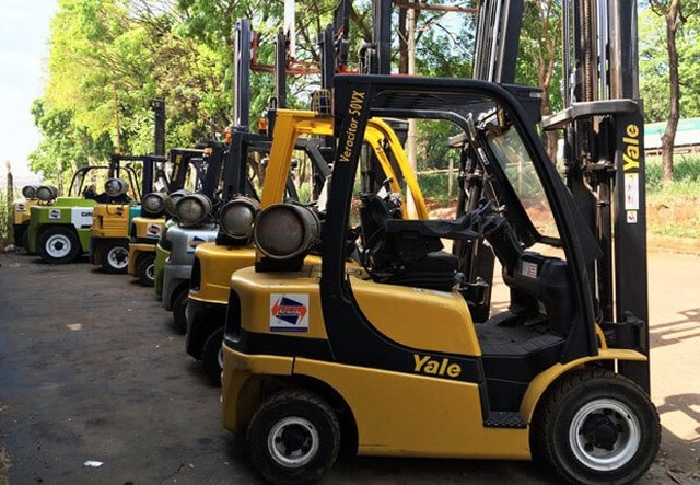 Empilhadeira Yale barata 2,5t - Foto 3
