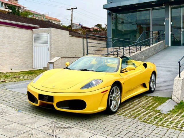 E o amarelo com tapeçaria ferrari !! Benoni é show!! #taquarense #deus