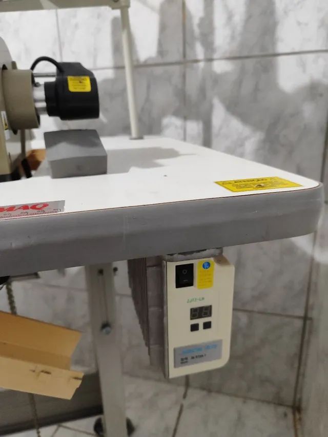 Máquina de costura industrial overlock ponto cadeia Yamato com motor