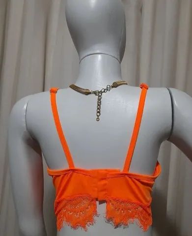 Cropped em renda na cor laranja. - Foto 2