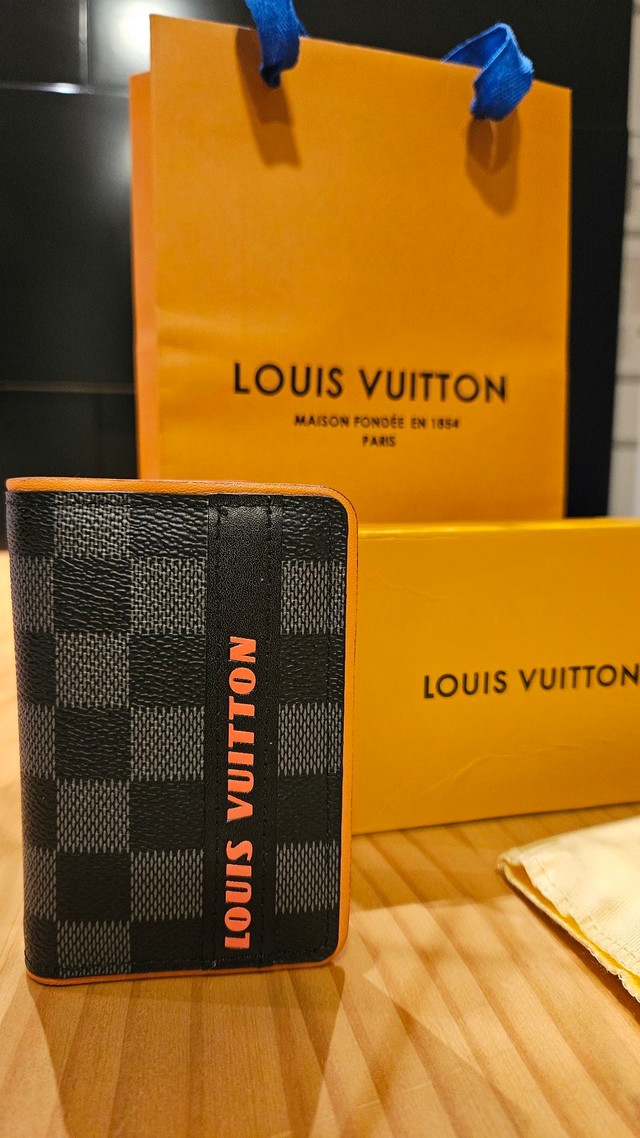 Vendo carteira Louis Vuitton
